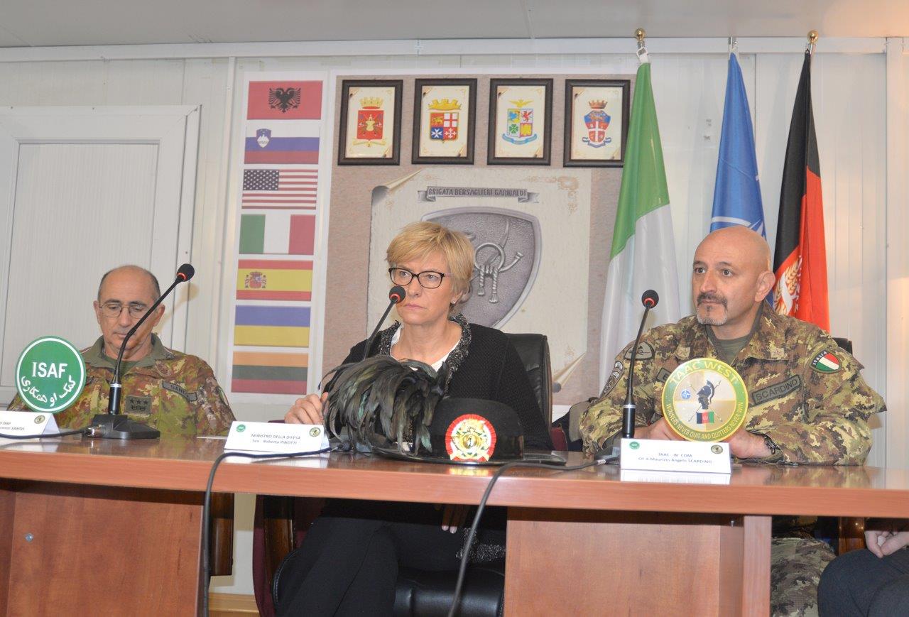 Il Ministro della Difesa Roberta Pinotti ad Herat (3).jpg